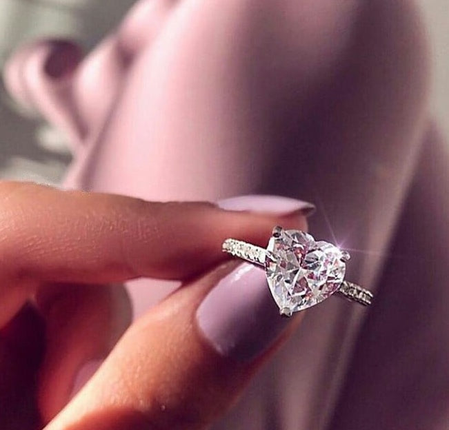 Elegant AAA Zircon Heart Ring