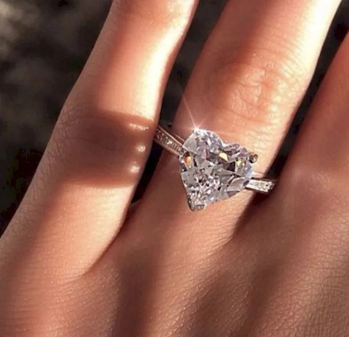 Elegant AAA Zircon Heart Ring