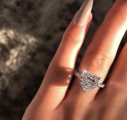Elegant AAA Zircon Heart Ring